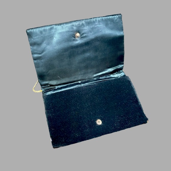 🌺Vintage Velvet Gold Embroidered Wristlet - Picture 4 of 16